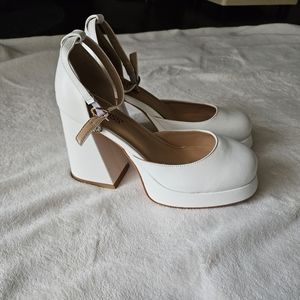 Wetkiss, Size W 7, White